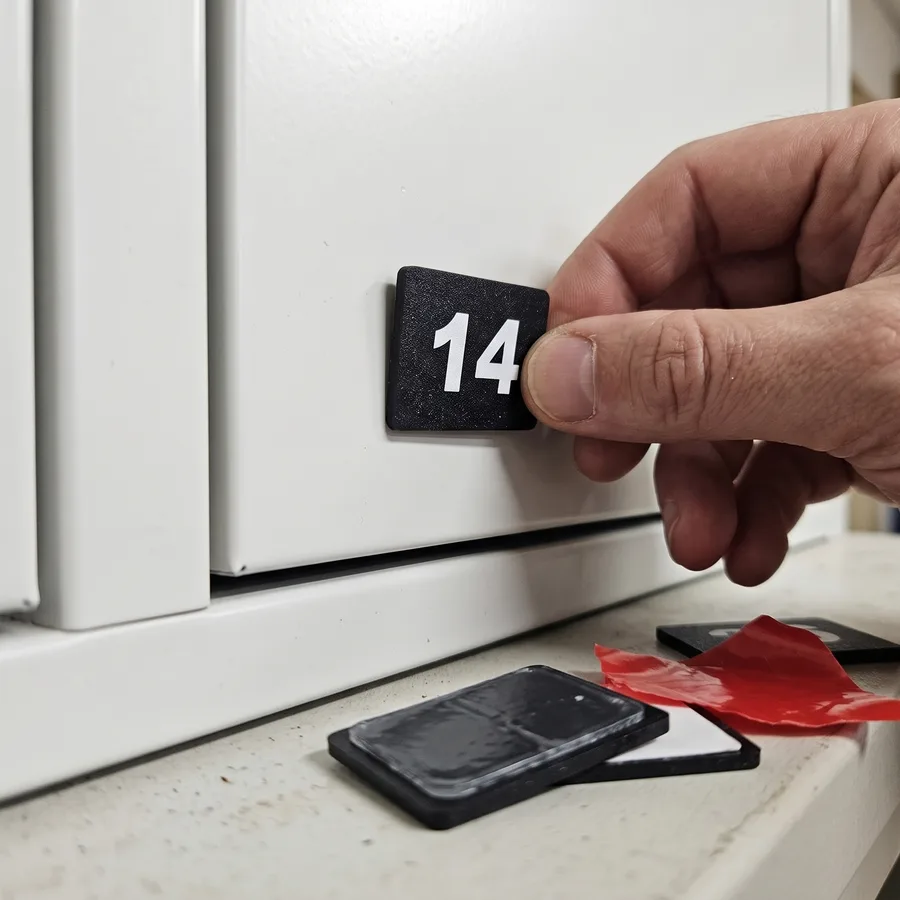 Sticking a number tag with gel tape (visualisation)
